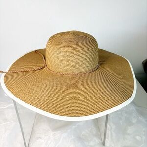 Women’s Summer straw hat wide brim with adjustable tie!